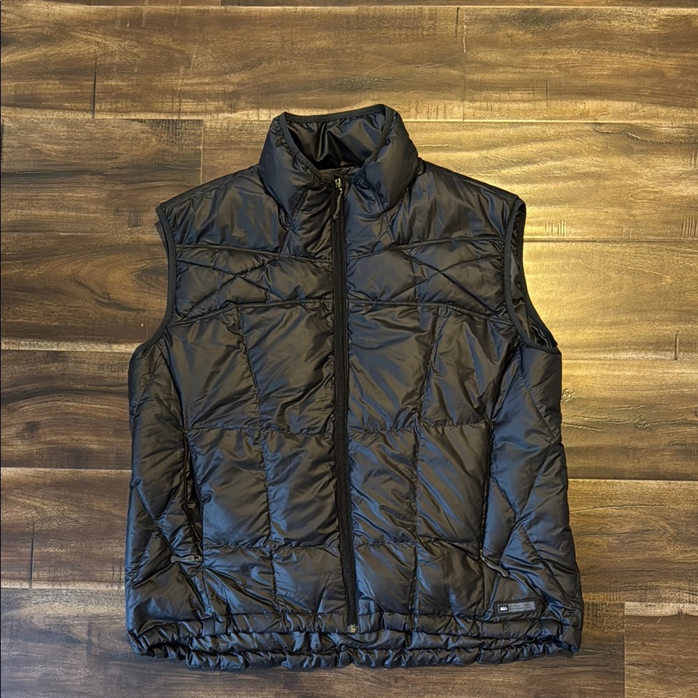 REI BLACK PUFFY VEST - XL